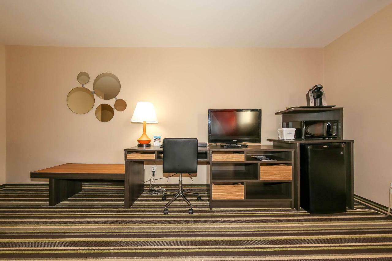 Howard Johnson By Wyndham Winnipeg West Dış mekan fotoğraf